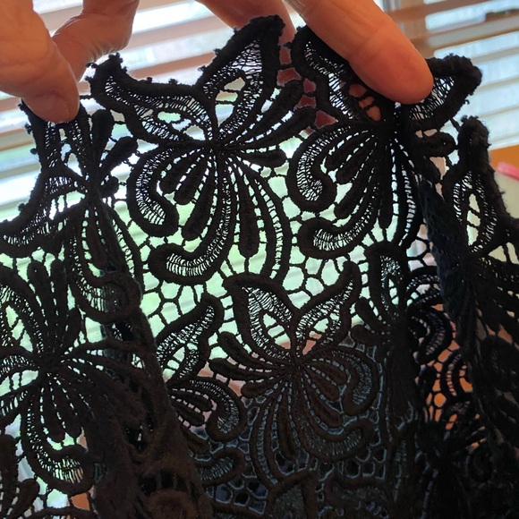 EUC Beautiful Talbots Crochet Lace Navy Top - Picture 6 of 7